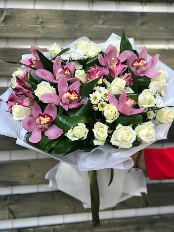 Букет цветов из: Розы и Хризантемы в Смоленке