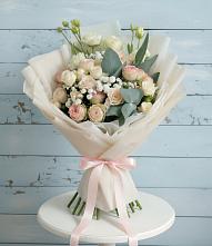 Букет цветов из:  Розы и Лизиантусы в Смоленке