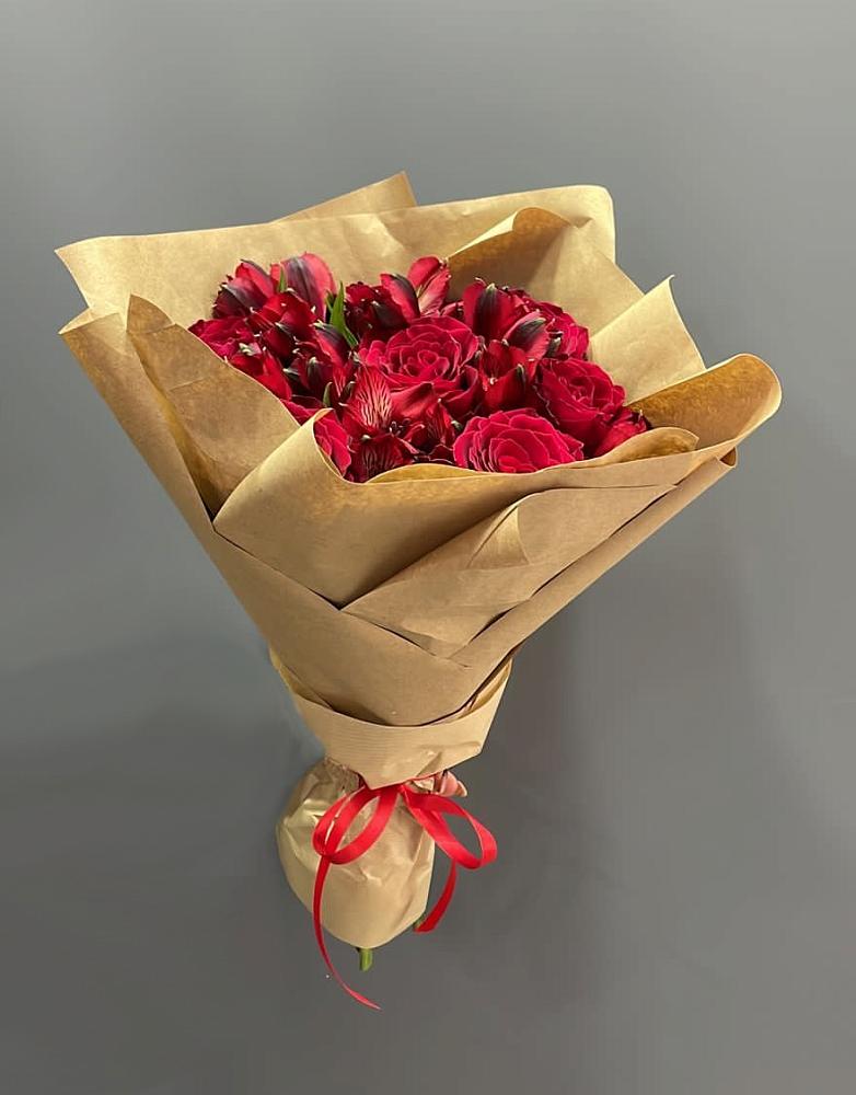 Букет цветов из: Альстромерии и Розы в Смоленке