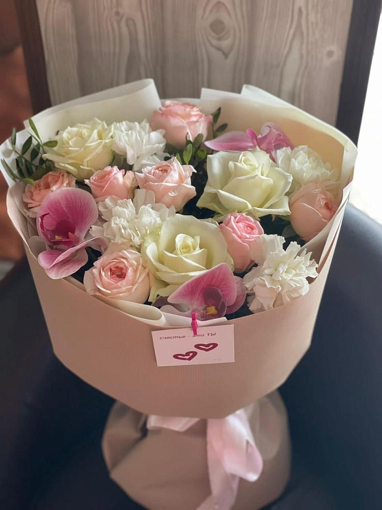 Букет цветов из: Орхидеи, Розы и Гвоздики в Смоленке