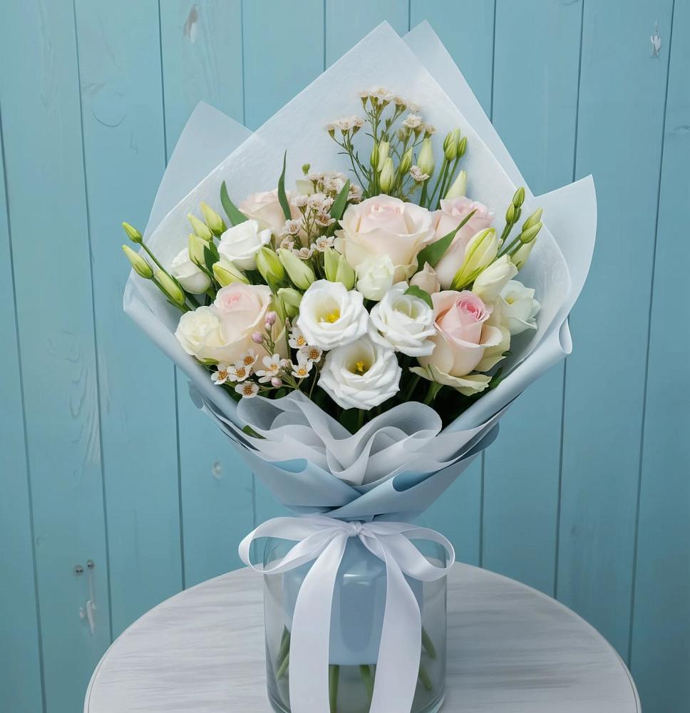 Букет цветов из: Розы и Лизиантусы в Смоленке