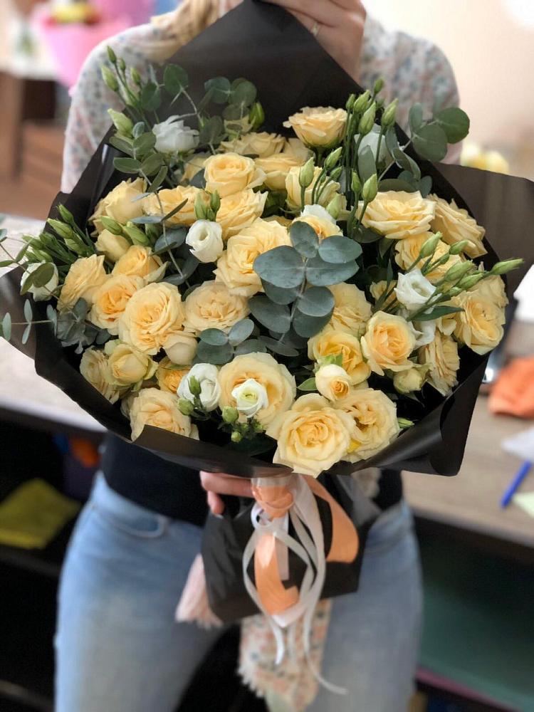 Букет цветов из: Розы и Лизиантусы в Смоленке