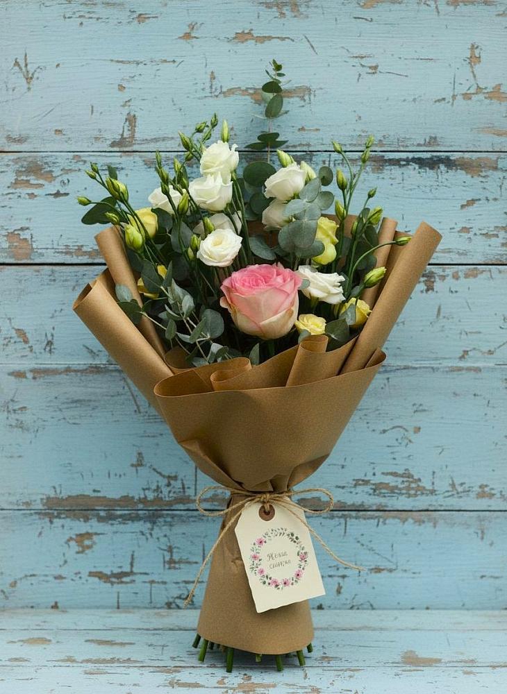 Букет цветов из: Розы и Лизиантусы в Смоленке