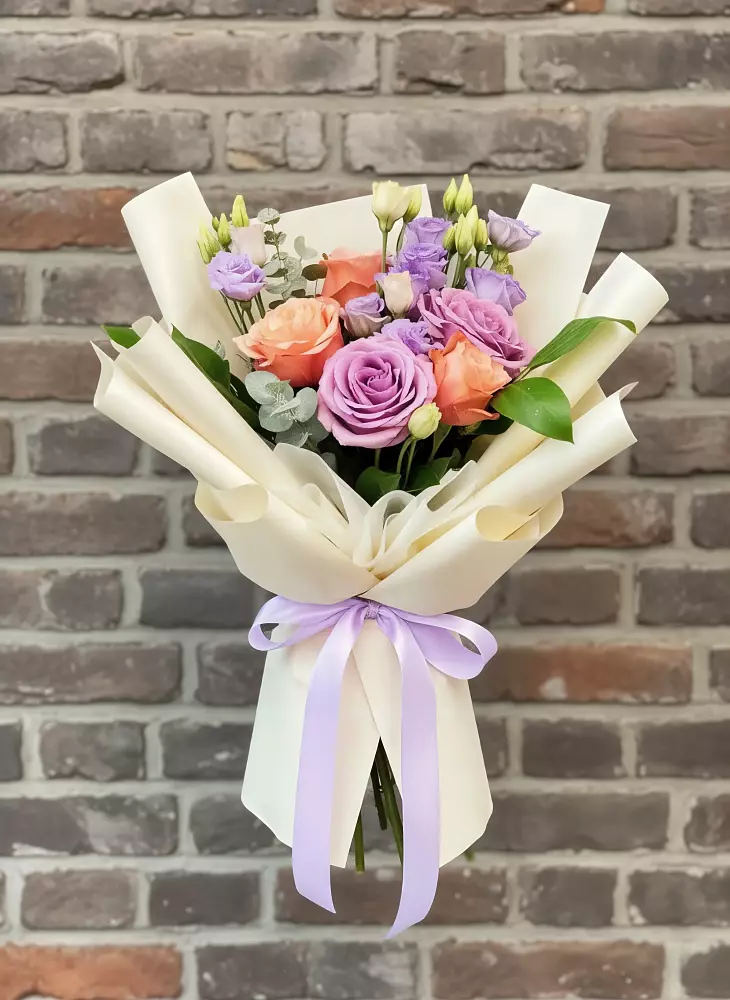 Букет цветов из: Лизиантусы и Розы в Смоленке