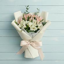 Букет цветов из:  Альстромерии в Смоленке