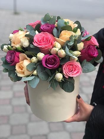 Цветочная композиция из Розы в шляпной коробке в Смоленке