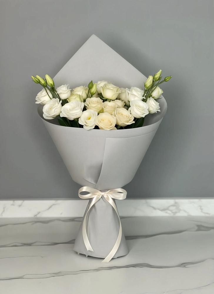 Букет цветов из: Розы и Лизиантусы в Смоленке