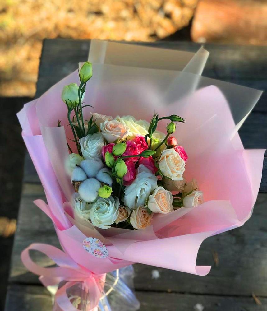 Букет цветов из: Розы и Лизиантусы в Смоленке