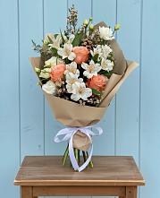 Букет цветов из:  Альстромерии, Лизиантусы, Розы и Хризантемы в Смоленке