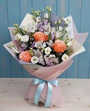 Букет цветов из:  Лизиантусы, Розы, Альстромерии и Гипсофила в Смоленке