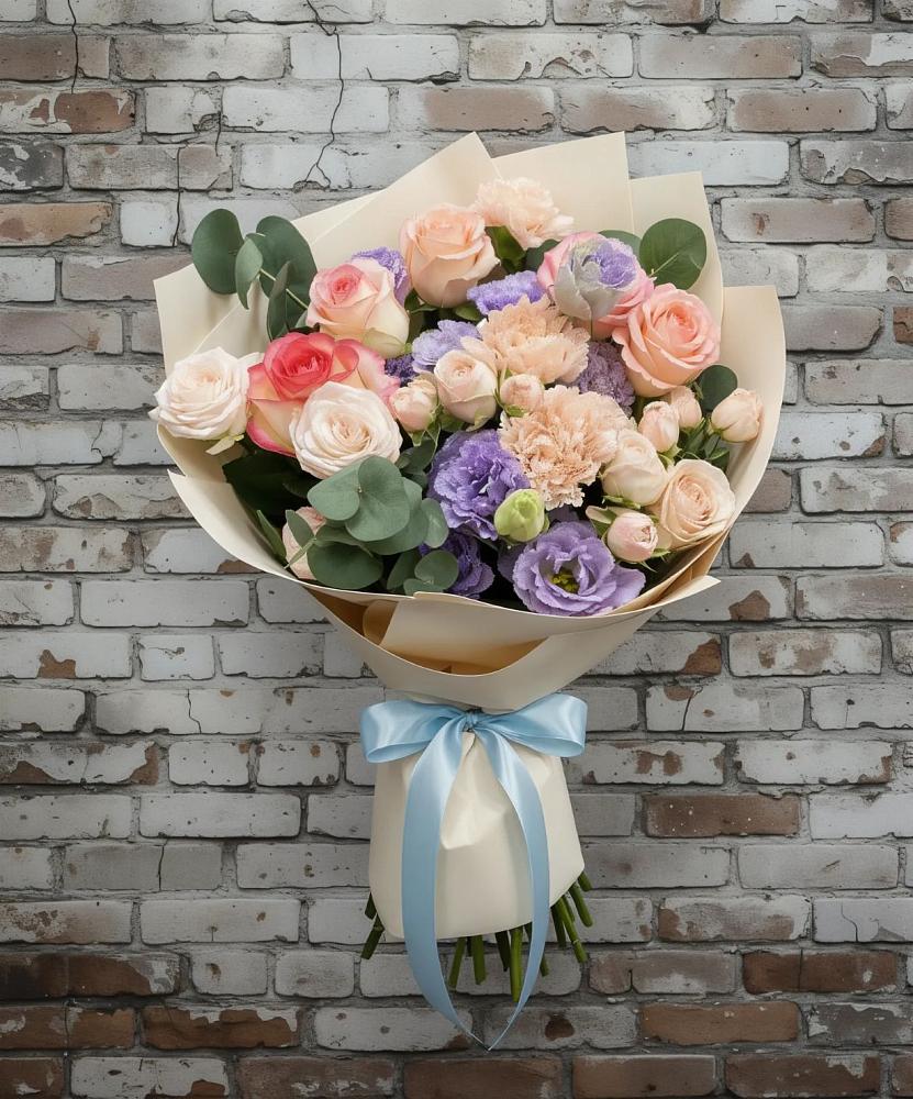 Букет цветов из: Розы, Лизиантусы и Гвоздики в Смоленке