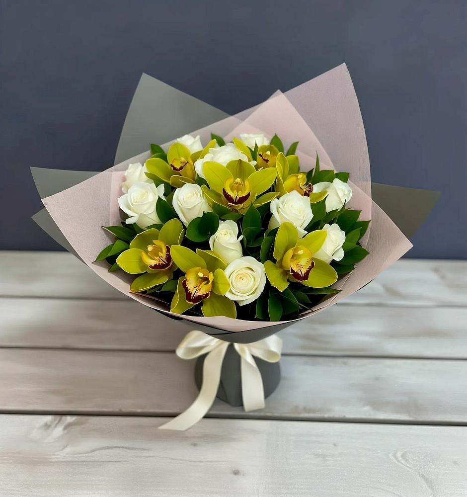 Букет цветов из: Орхидеи и Розы в Смоленке