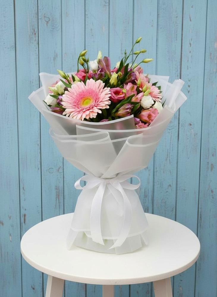 Букет цветов из: Герберы, Альстромерии и Лизиантусы в Смоленке