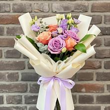 Букет цветов из:  Лизиантусы и Розы в Смоленке