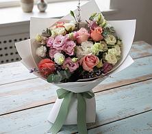 Букет цветов из:  Розы, Лизиантусы и Гвоздики в Смоленке