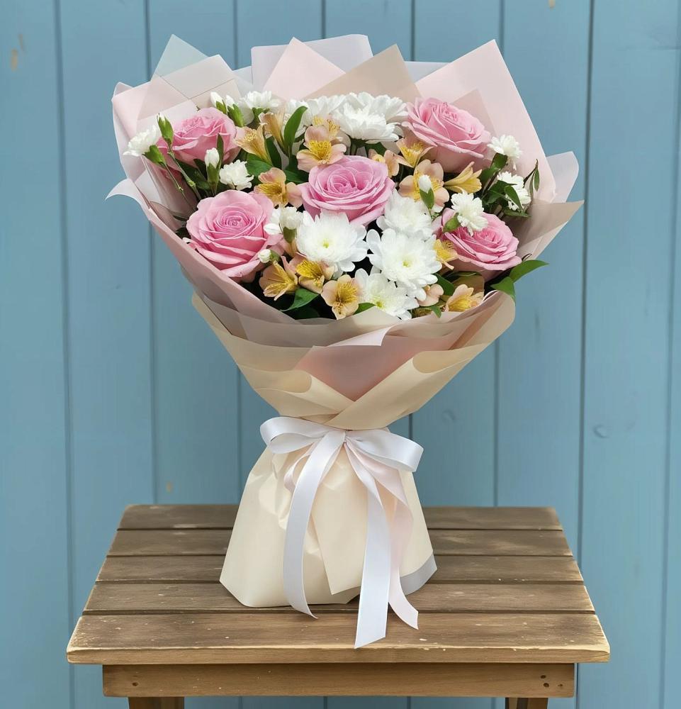 Букет цветов из: Гвоздики, Орхидеи и Розы в Смоленке