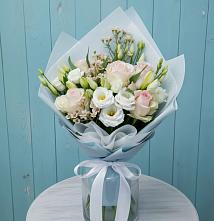 Букет цветов из:  Розы и Лизиантусы в Смоленке