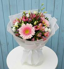 Букет цветов из:  Герберы, Альстромерии и Лизиантусы #REPLACE_PRED# Смоленке