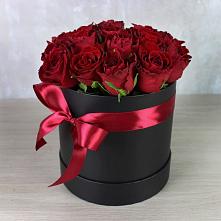Цветочная композиция из Розы в шляпной коробке в Смоленке