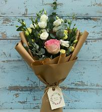 Букет цветов из:  Розы и Лизиантусы в Смоленке