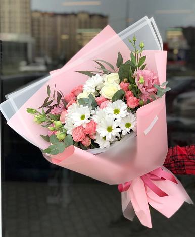 Букет цветов из: Розы, Лизиантусы и Хризантемы в Смоленке