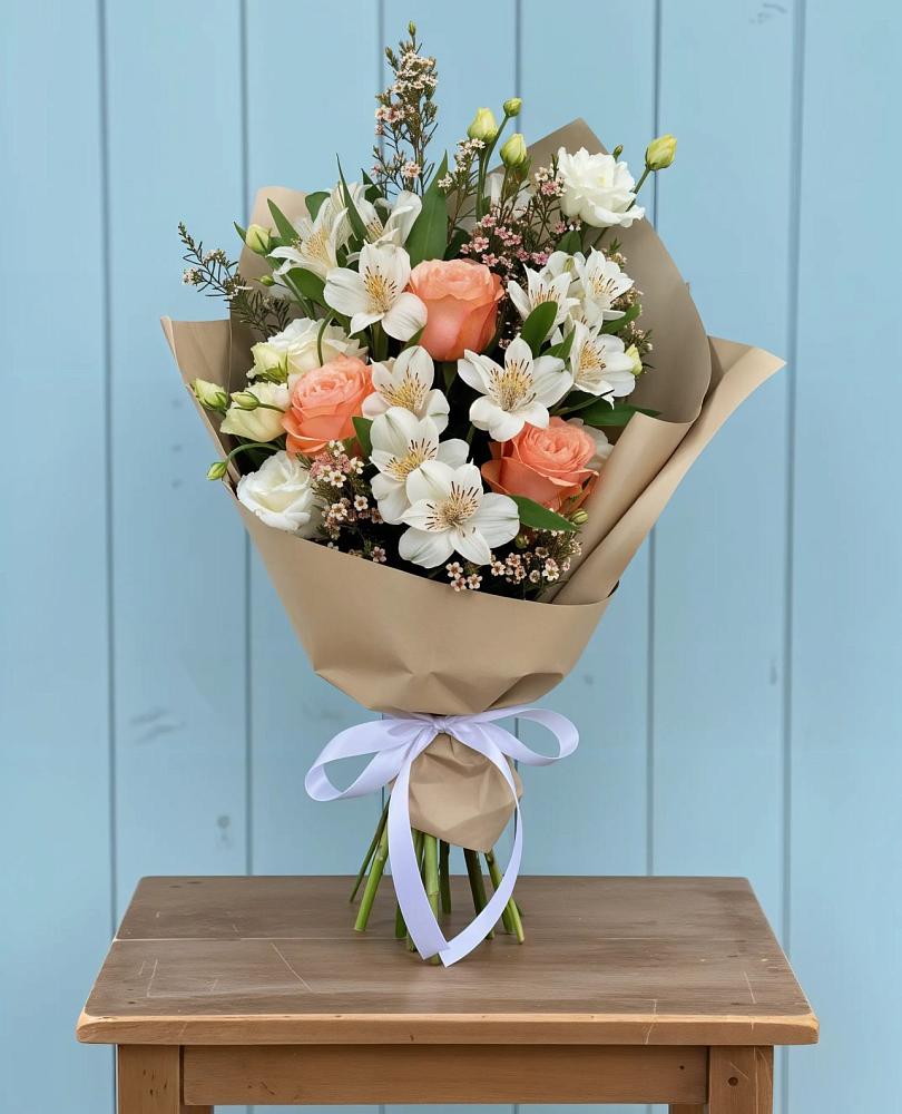 Букет цветов из: Альстромерии, Лизиантусы, Розы и Хризантемы в Смоленке