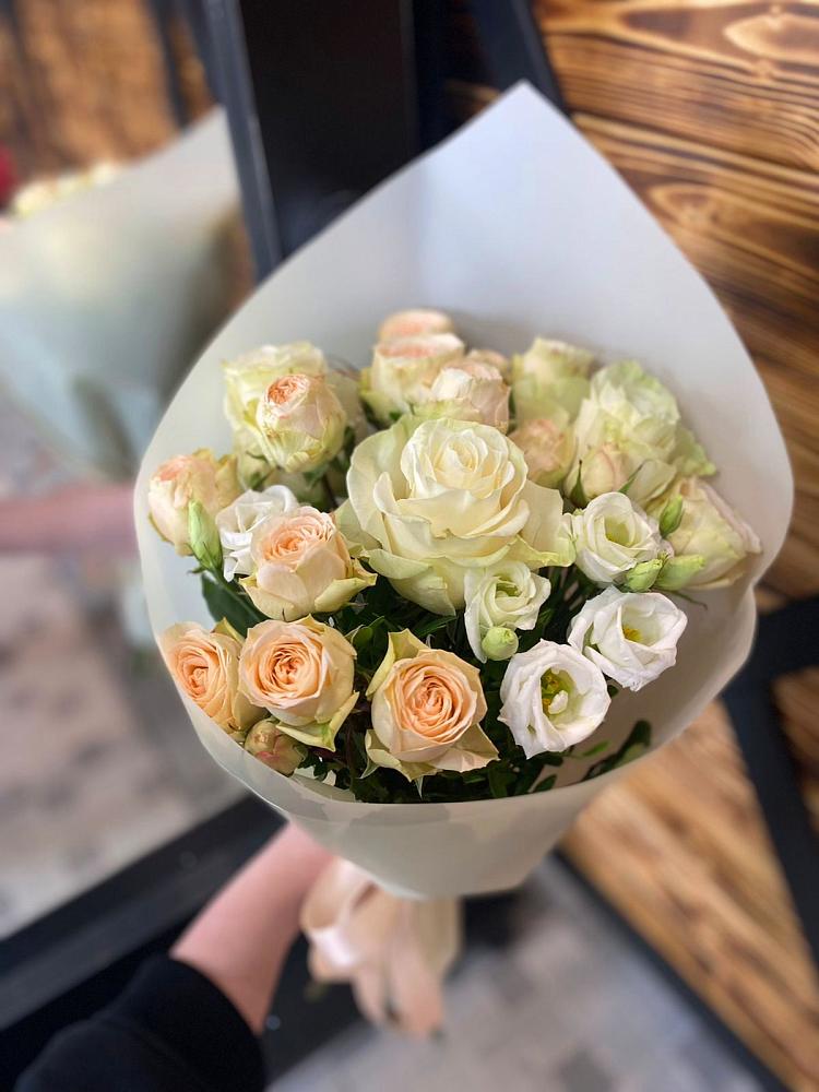 Букет цветов из: Розы и Лизиантусы в Смоленке