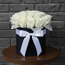 Цветочная композиция из Розы в шляпной коробке в Смоленке