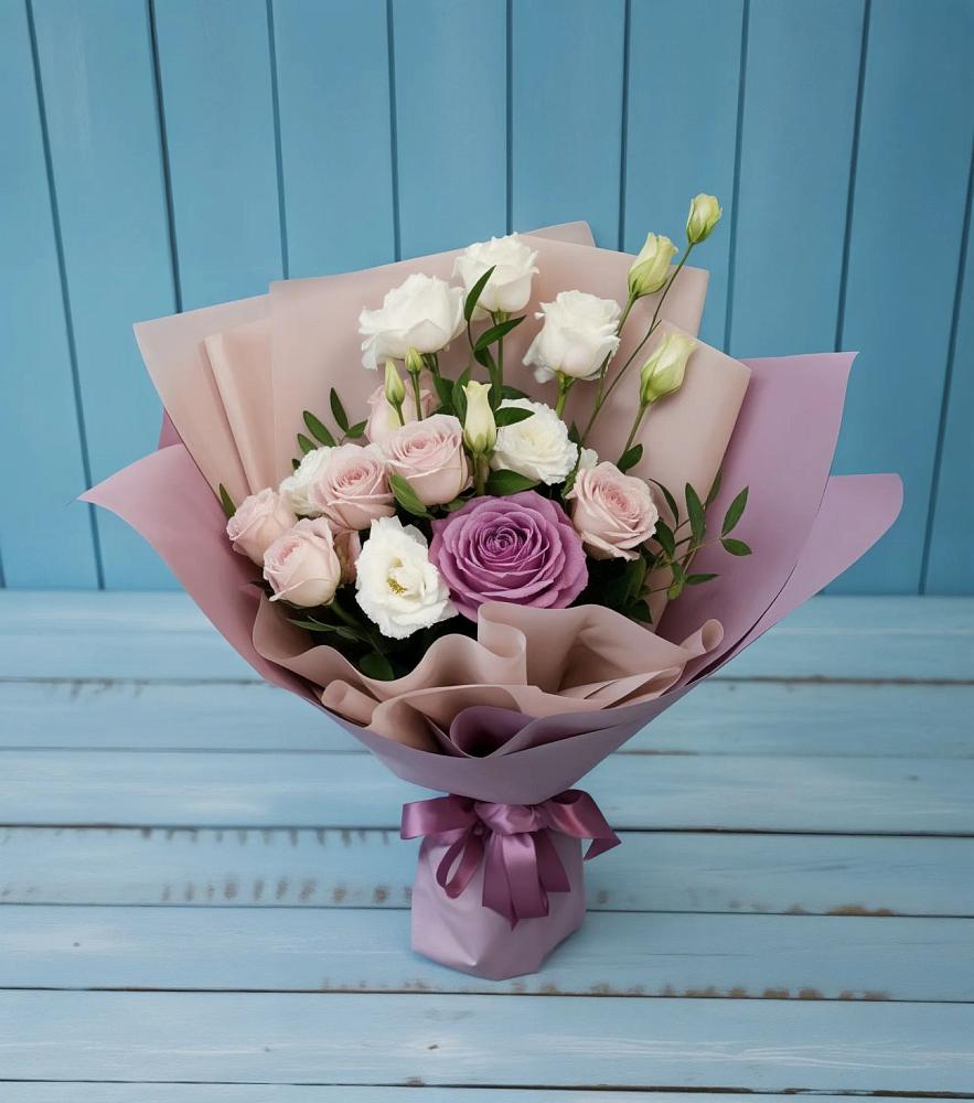 Букет цветов из: Розы и Лизиантусы в Смоленке